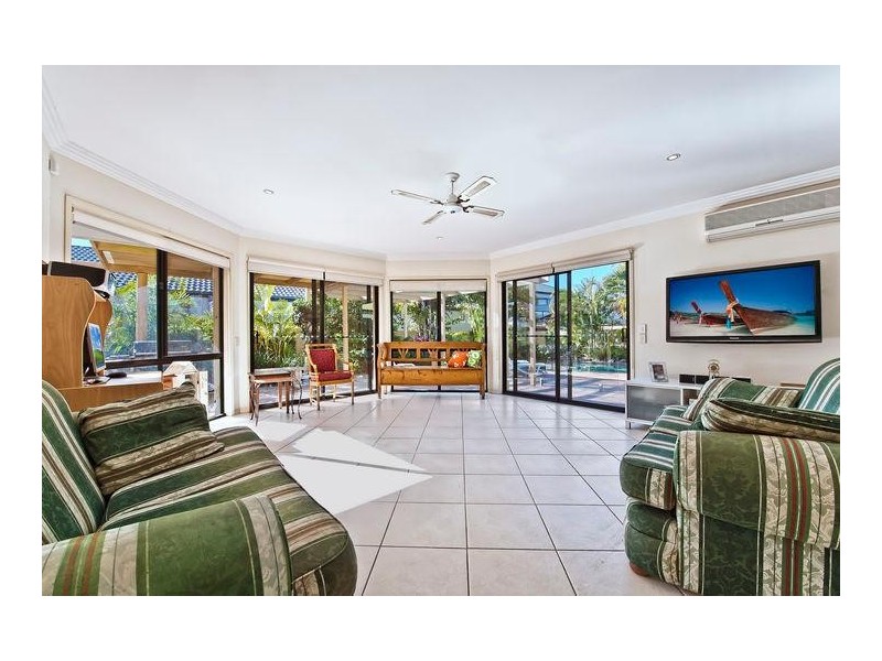 4 Renate Way, Benowa Waters QLD 4217