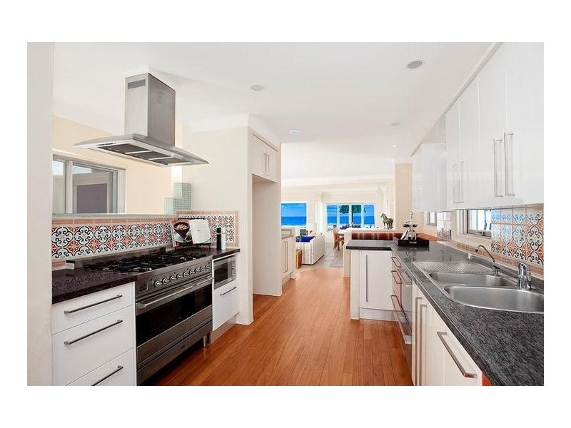 17 Hedges Avenue, Mermaid Beach QLD 4218