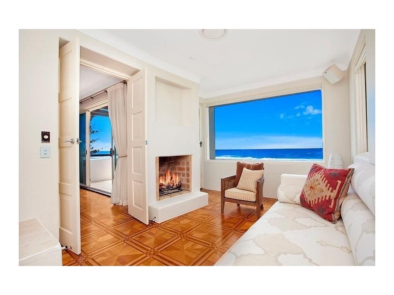 17 Hedges Avenue, Mermaid Beach QLD 4218