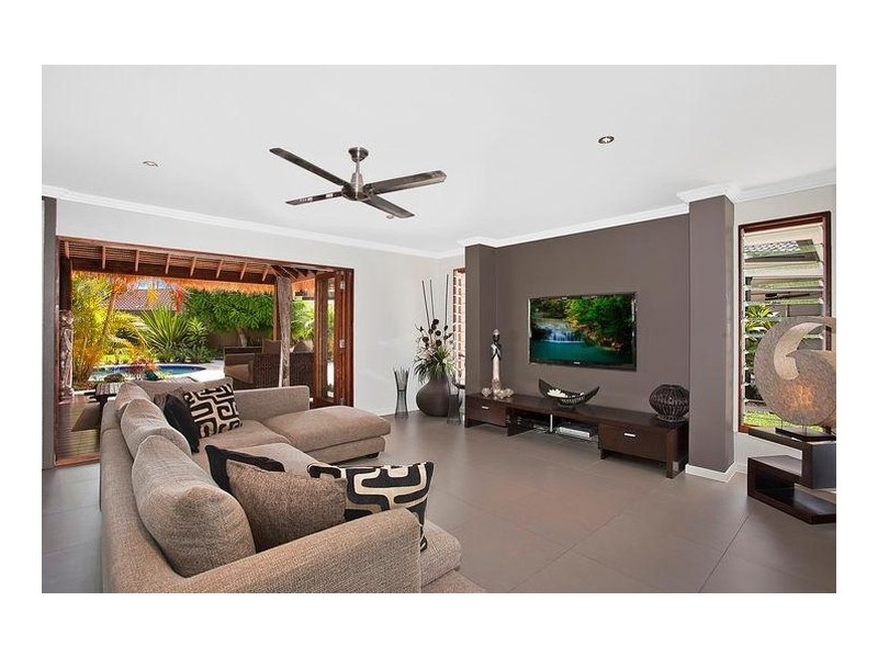 5 Cheviot Close, Benowa Waters QLD 4217