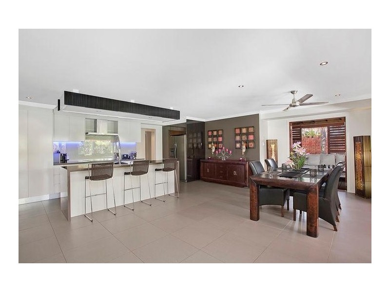 5 Cheviot Close, Benowa Waters QLD 4217