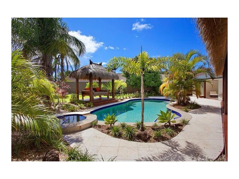 5 Cheviot Close, Benowa Waters QLD 4217