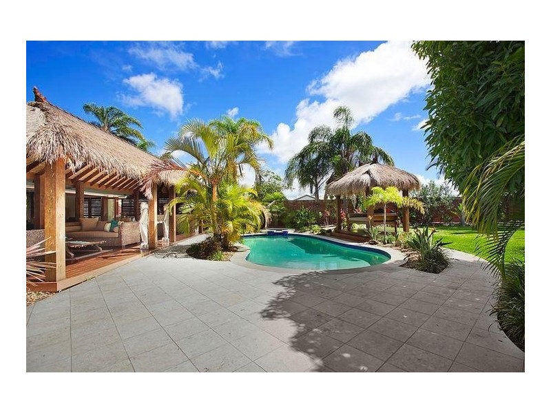 5 Cheviot Close, Benowa Waters QLD 4217