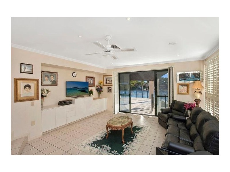 25 Sir Bruce Small Boulevard, Benowa Waters QLD 4217