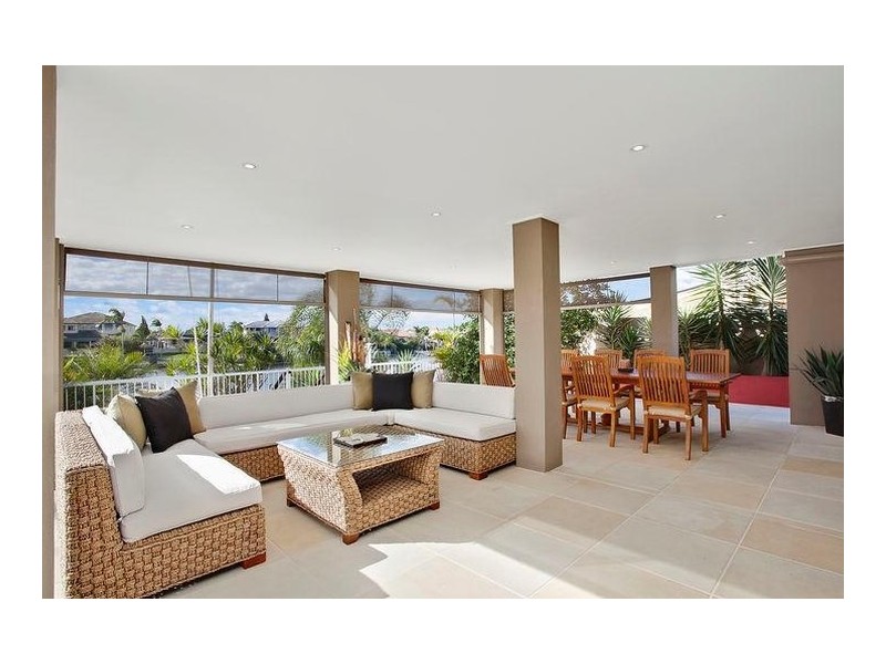 52 Edinburgh Road, Benowa Waters QLD 4217