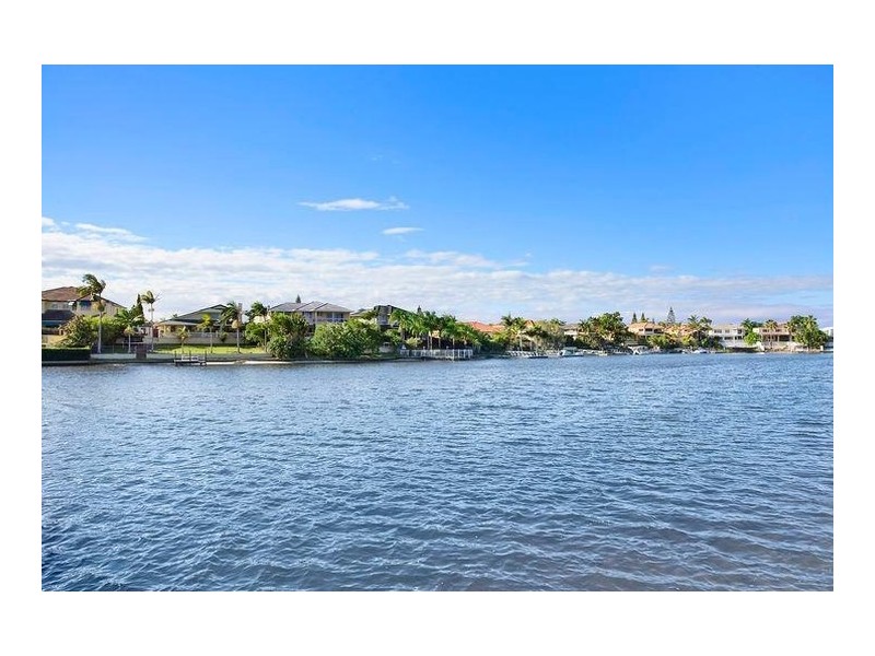 52 Edinburgh Road, Benowa Waters QLD 4217