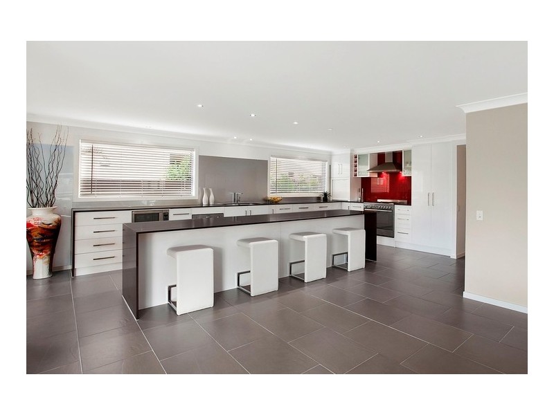 52 Edinburgh Road, Benowa Waters QLD 4217