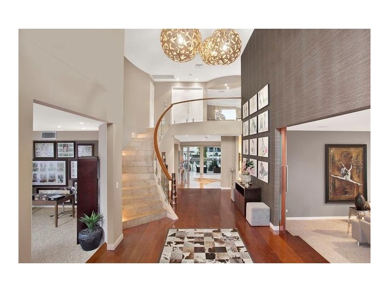 2323 Cressbrook Drive, Hope Island QLD 4212