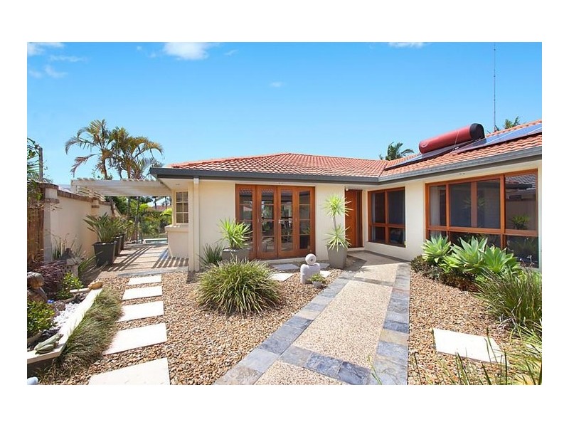 9 Argyle Crescent, Sorrento QLD 4217