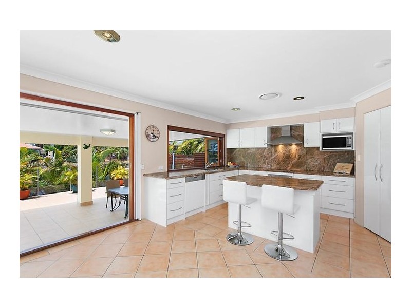 9 Argyle Crescent, Sorrento QLD 4217