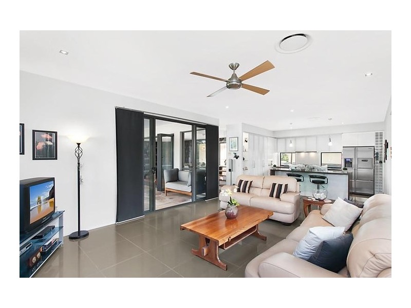 8 Kambah Place, Reedy Creek QLD 4227