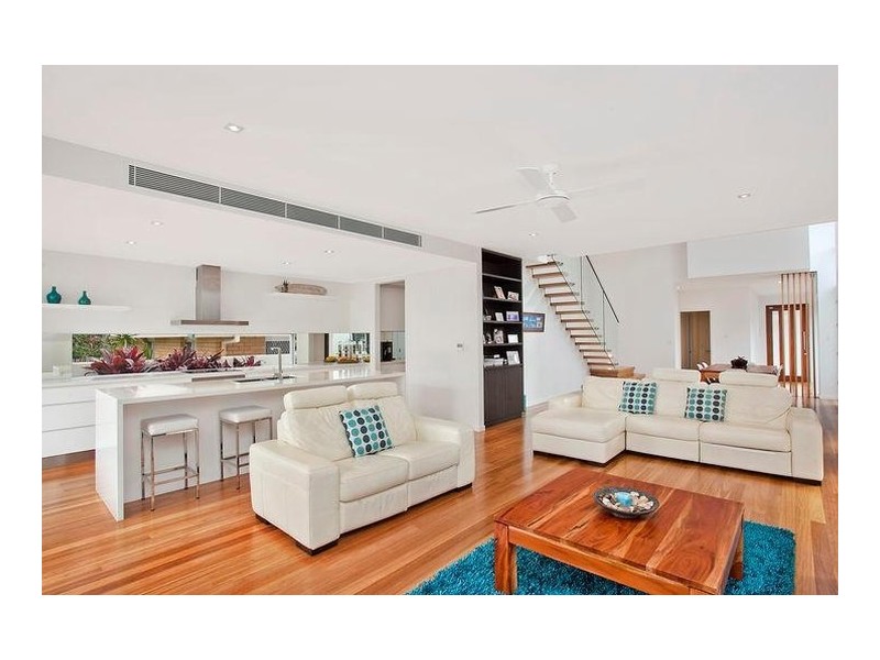 26 Sunbrite Avenue, Mermaid Beach QLD 4218