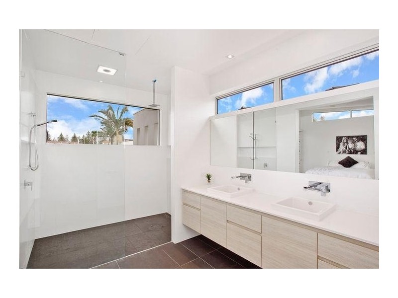 26 Sunbrite Avenue, Mermaid Beach QLD 4218