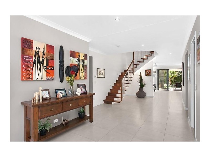 147 Crescent Avenue, Hope Island QLD 4212