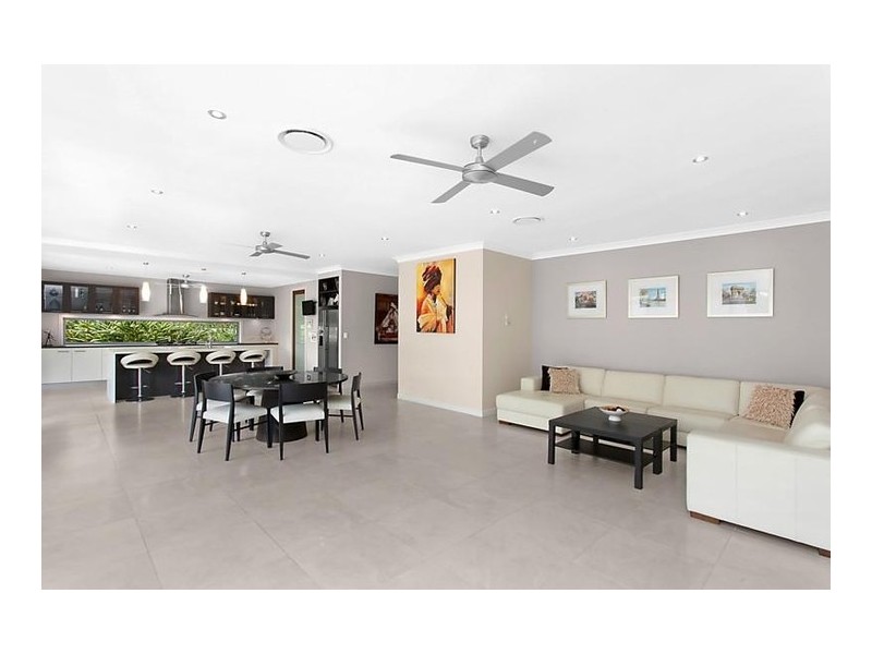 147 Crescent Avenue, Hope Island QLD 4212