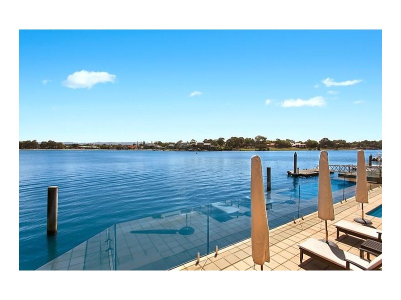 98 Admiralty Drive, Paradise Waters QLD 4217