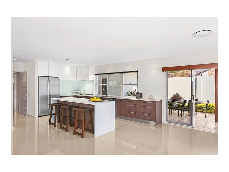 98 Admiralty Drive, Paradise Waters QLD 4217