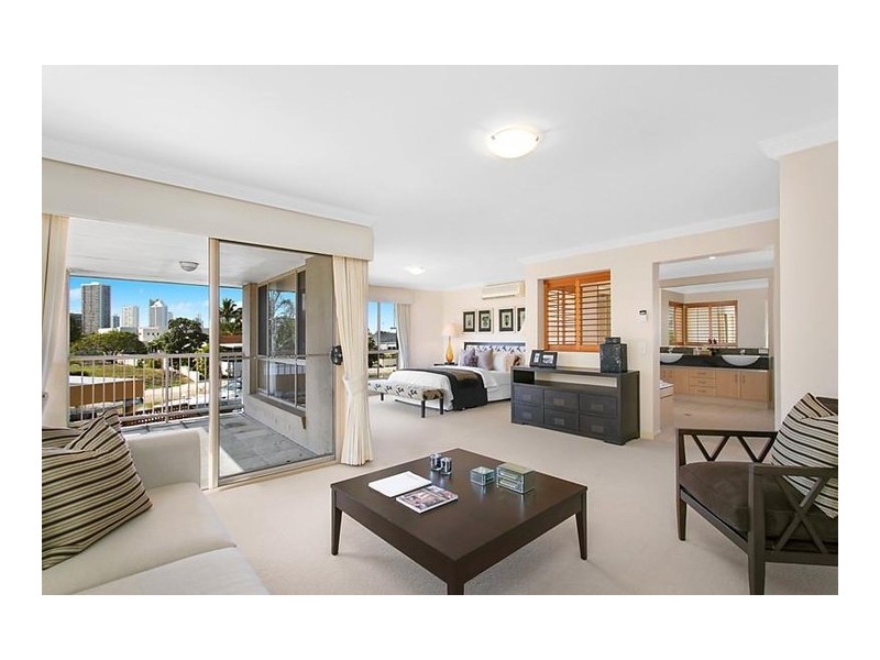 74 Commodore Drive, Paradise Waters QLD 4217