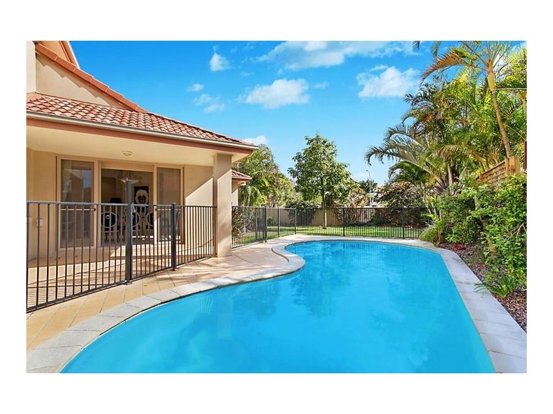 74 Commodore Drive, Paradise Waters QLD 4217