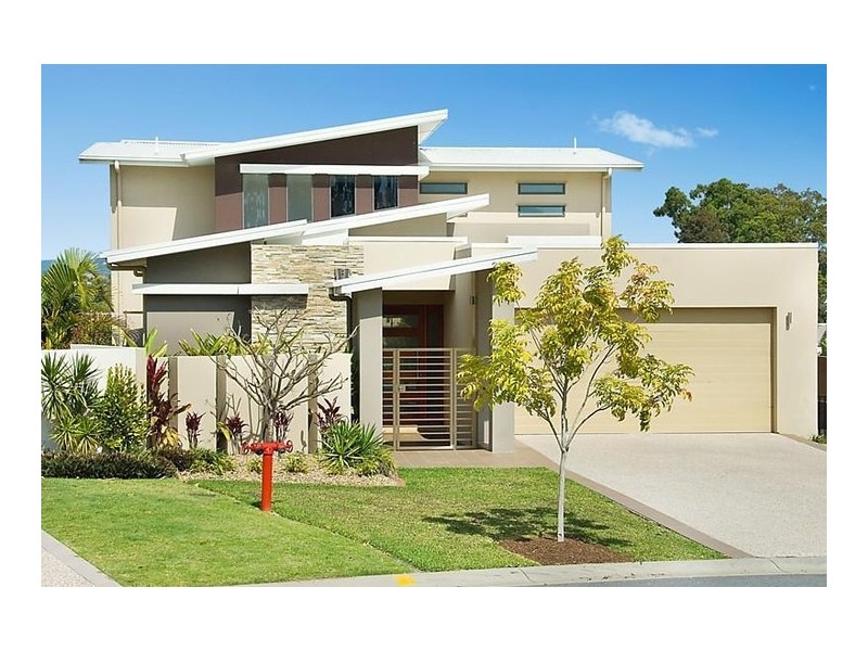 7012 Vista Drive, Benowa QLD 4217