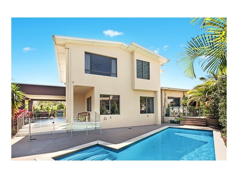 7012 Vista Drive, Benowa QLD 4217