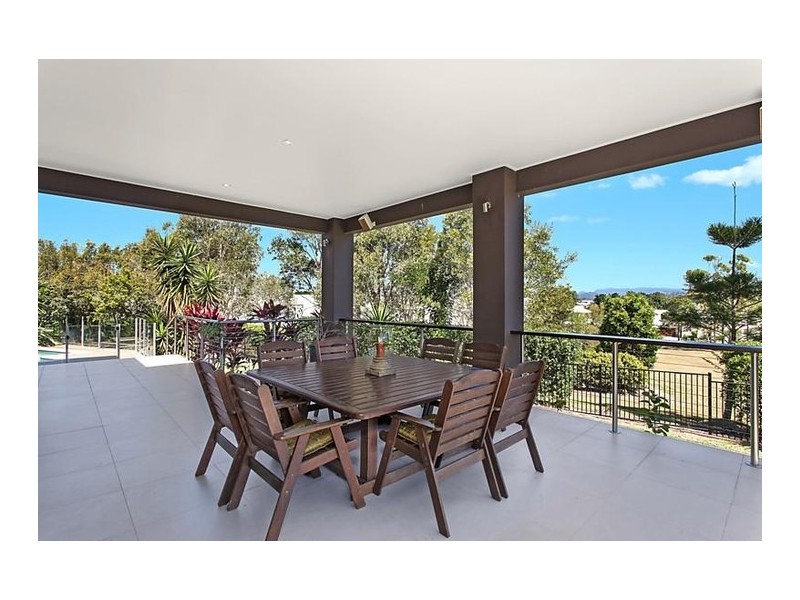 7012 Vista Drive, Benowa QLD 4217