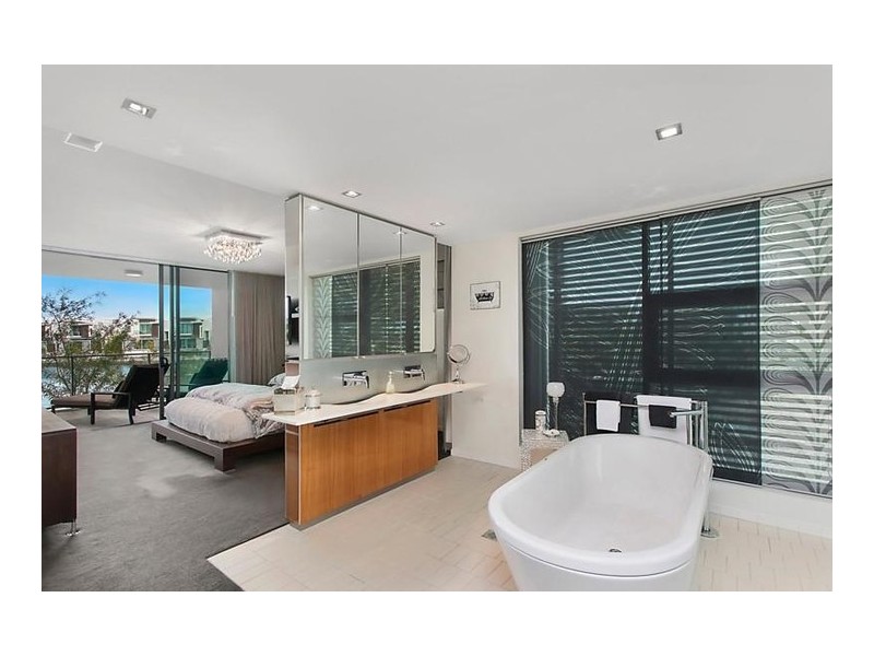 5104/2 Ephram Island Parade, Paradise Point QLD 4216