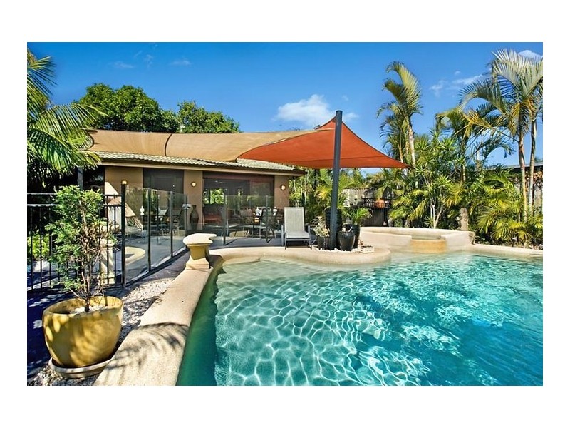 38 T E Peters Drive, Broadbeach Waters QLD 4218