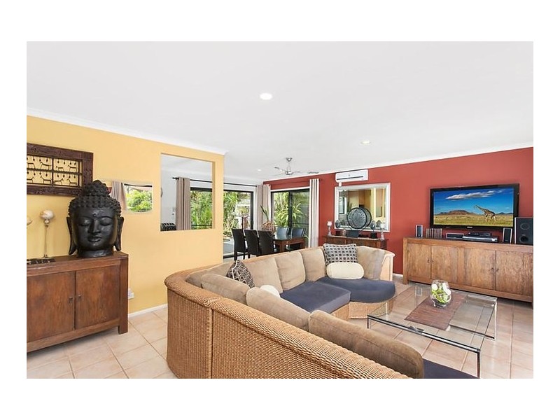 38 T E Peters Drive, Broadbeach Waters QLD 4218