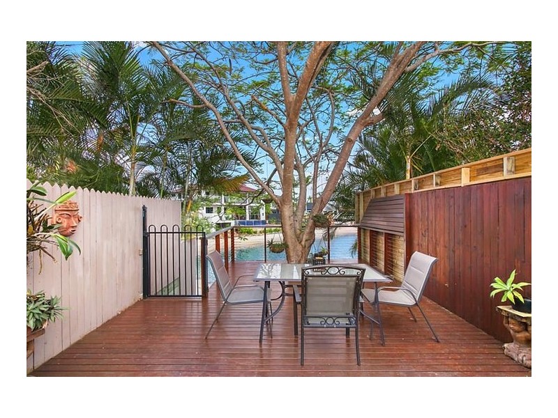 38 T E Peters Drive, Broadbeach Waters QLD 4218