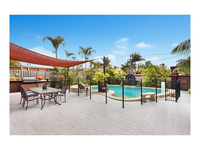 38 T E Peters Drive, Broadbeach Waters QLD 4218