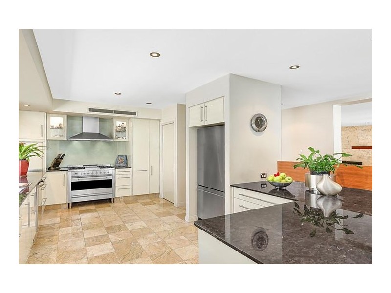 7 Greer Terrace, Southport QLD 4215