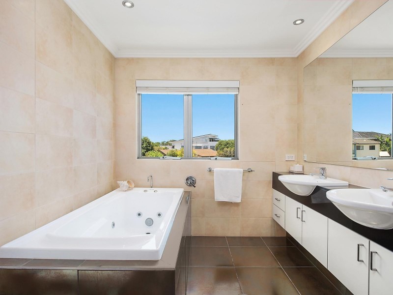 4/10 Pisa Court, Surfers Paradise QLD 4217