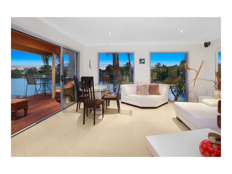 1 La Spezia Court, Isle Of Capri QLD 4217