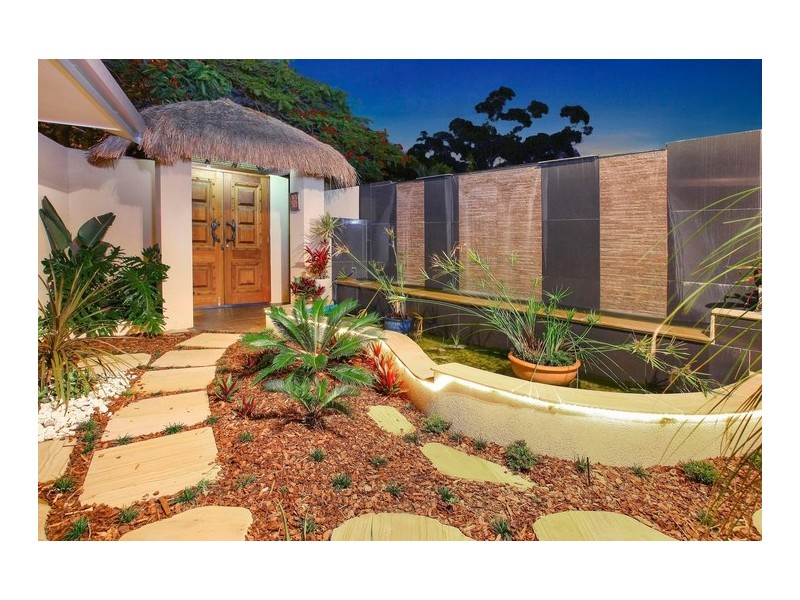 1 La Spezia Court, Isle Of Capri QLD 4217