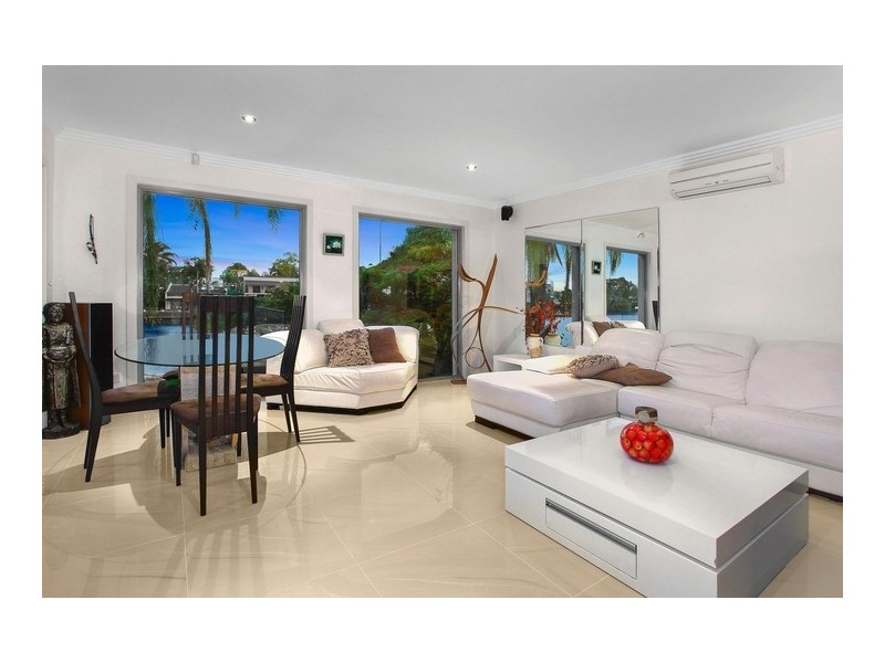 1 La Spezia Court, Isle Of Capri QLD 4217