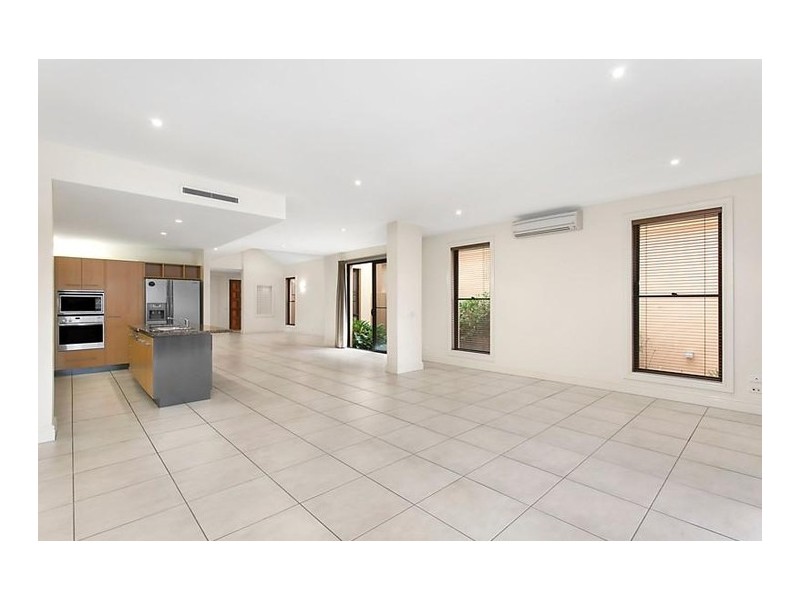 1504 Rosebank Way, Hope Island QLD 4212