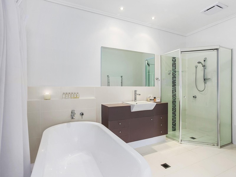 1/3 Sandown Avenue, Bundall QLD 4217