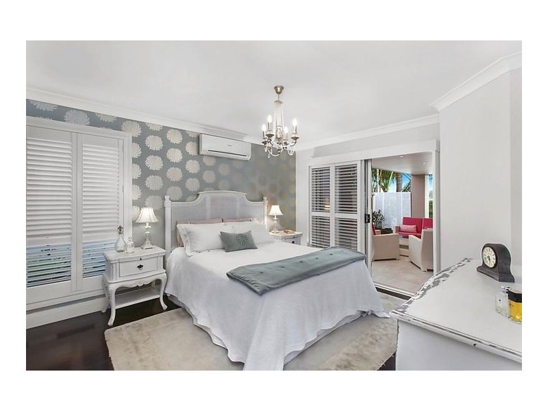 82A St Kevins Avenue, Benowa QLD 4217