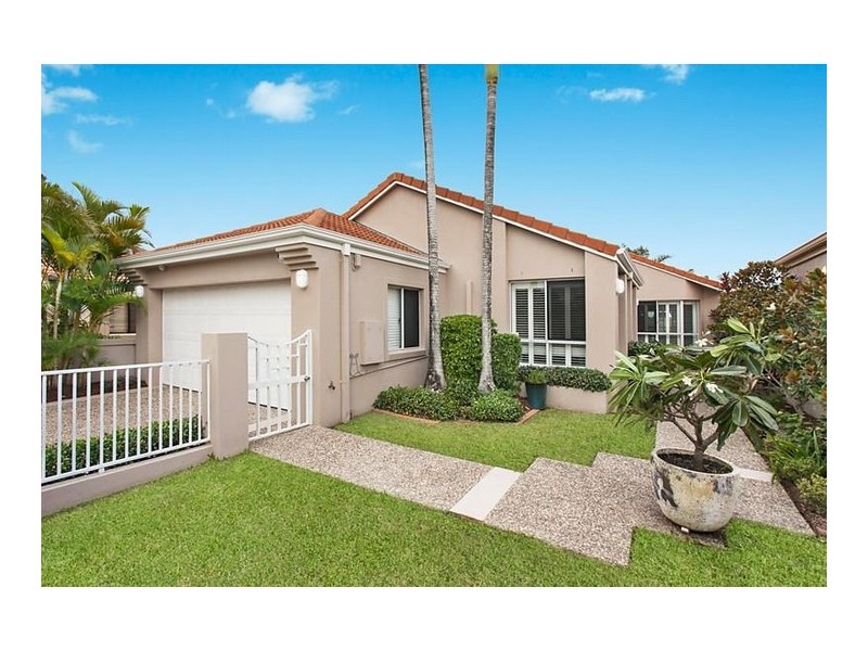 82A St Kevins Avenue, Benowa QLD 4217