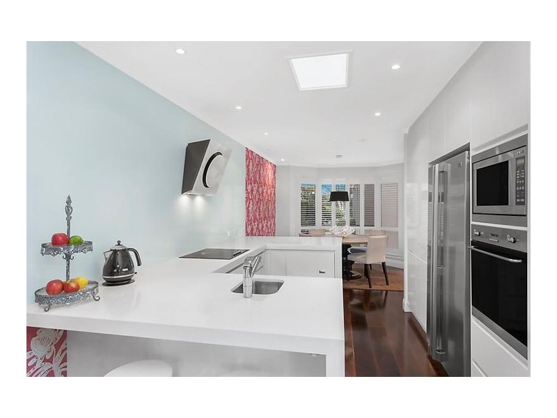 82A St Kevins Avenue, Benowa QLD 4217