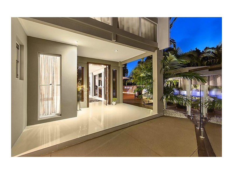 9 Solar Court, Benowa QLD 4217