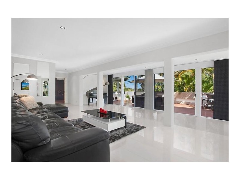 9 Solar Court, Benowa QLD 4217