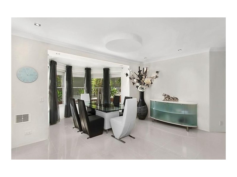 9 Solar Court, Benowa QLD 4217