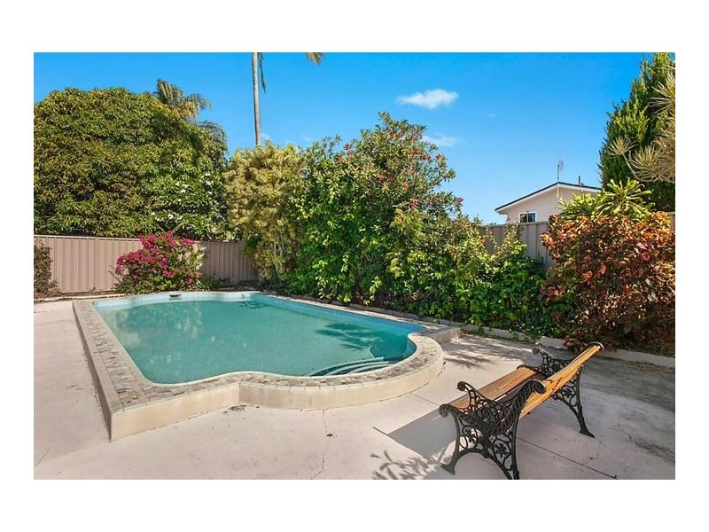 22 Coogeen Street, Sorrento QLD 4217