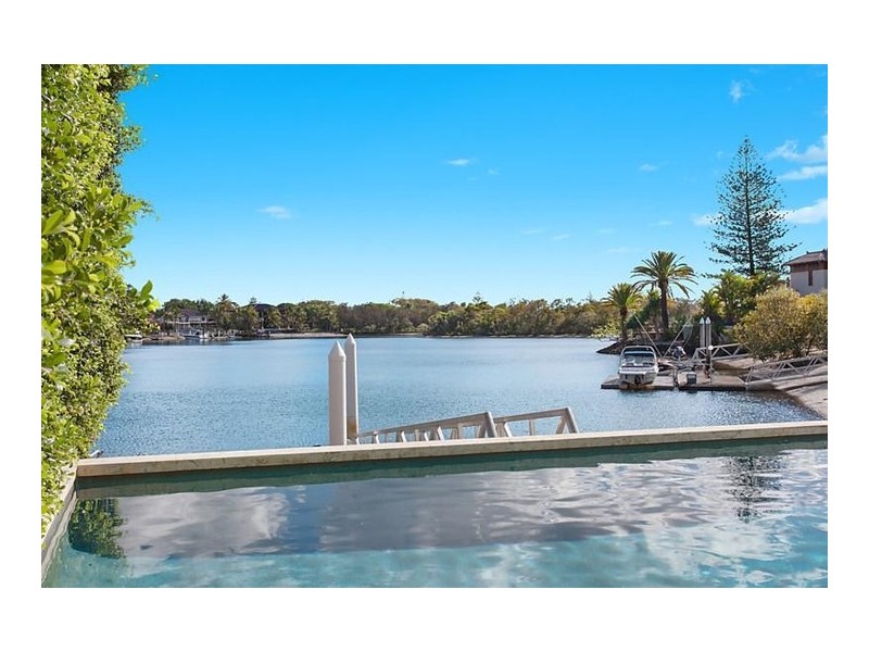 5 Valencia Avenue, Isle Of Capri QLD 4217