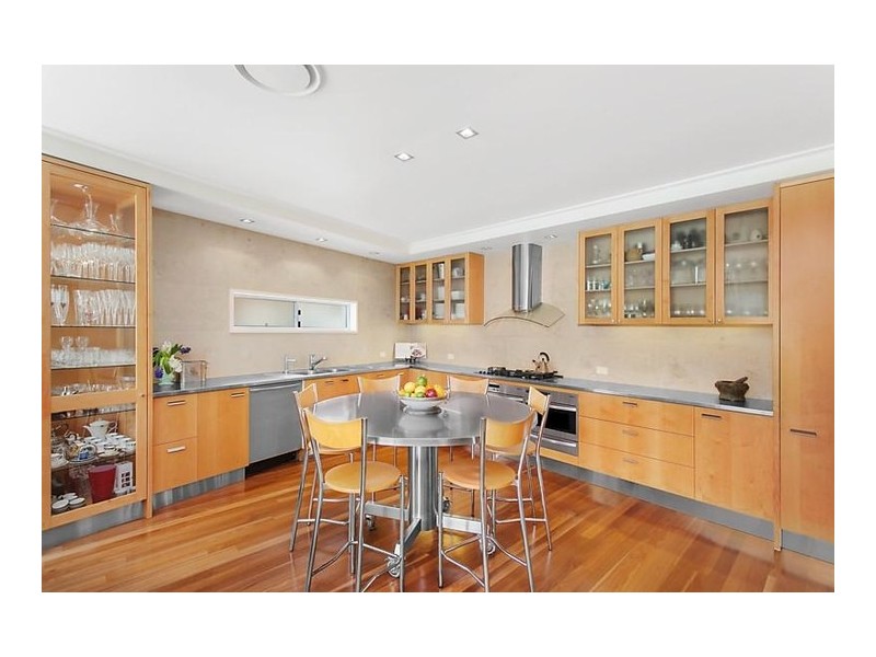 5 Valencia Avenue, Isle Of Capri QLD 4217