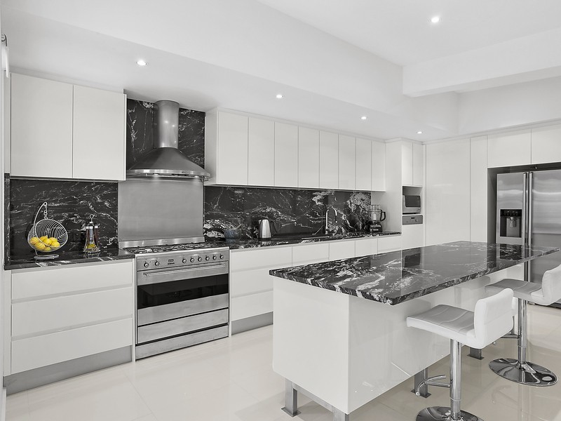 49 Breaker Street, Main Beach QLD 4217