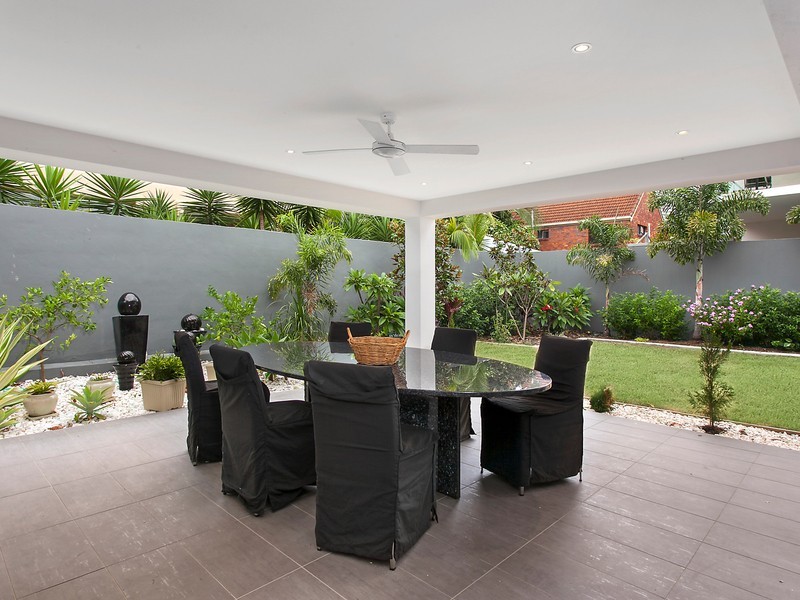 49 Breaker Street, Main Beach QLD 4217