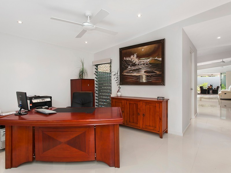 49 Breaker Street, Main Beach QLD 4217